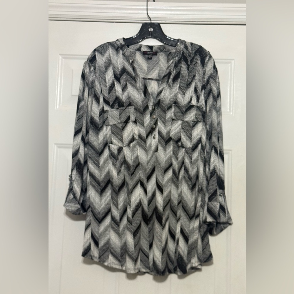 Cocomo Women’s Size 1X Black & White Chevron 3/4 Sleeve Pullover Top